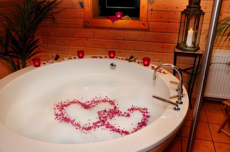 Seehotel-Arche-Noah-In-5-Day-Familien-Arrangement-4-bezahlen / Seehotel-Spreewald-Kurzurlaub -Eltern-Kinder -Großeltern-Enkel-Kinder / Seehotel-All-In -Spreewald-Groß-Familien-Kurz-Urlaub-5-Tage -4-Nächte / Seehotel-Family-Time-Spreewald a-Round