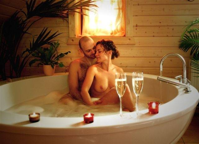 See-Hotel-Arche-Noah-Self-Care-Bäder-Single-zu-Zweit - Seehotel-Arche-Noah-Nature -Kräuter-Milch-Honig-Meersalz-Bäder -Duo-Badewanne
