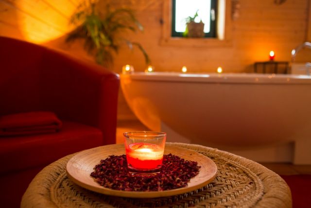 See-Hotel-Burg -Arche-Noah-Dorf-Wellness-Angebot -4-Tage =3 -Nächte -1-gratis-Tag - Plus... / Seehotel-Arrangement-PLUS -Arche-Noah-Teilkörpermassage -1-Tag -Fahrrad inkl. Lunchpaket / Seehotel-Burg -Arche-Noah-All-In-SPA-Wellness-Welt-Spreewald