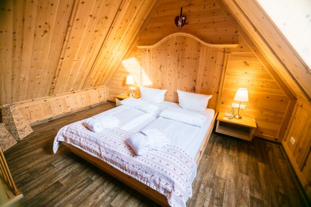 See-Hotel-Burg -Zirben-Haus-Suite -Südbalkon -OG -DG / Seehotel-Burg -All-Check -Zirben-Haus -Suite-Preise