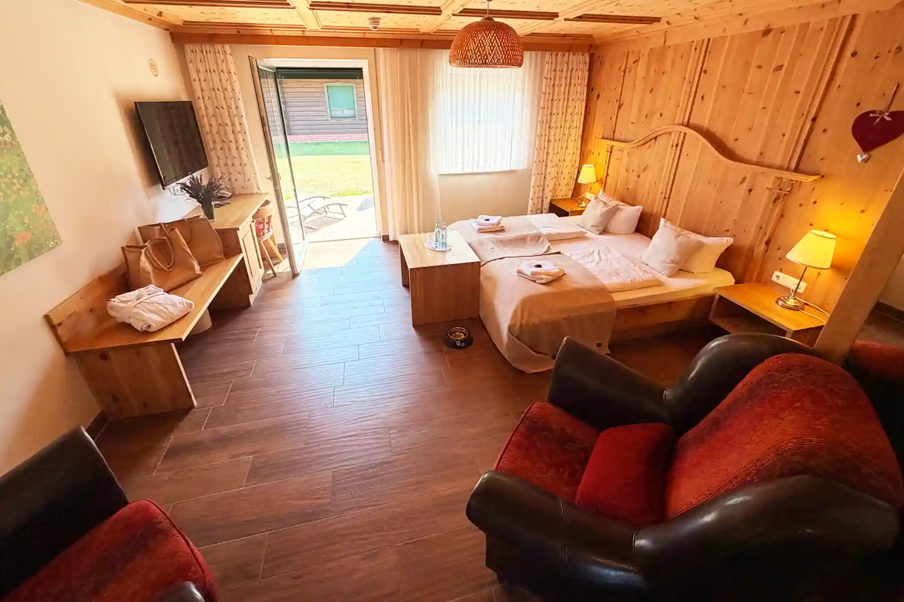 Seehotel Burg, Premiumzimmer Zirbel-Landhaus, Bild 01