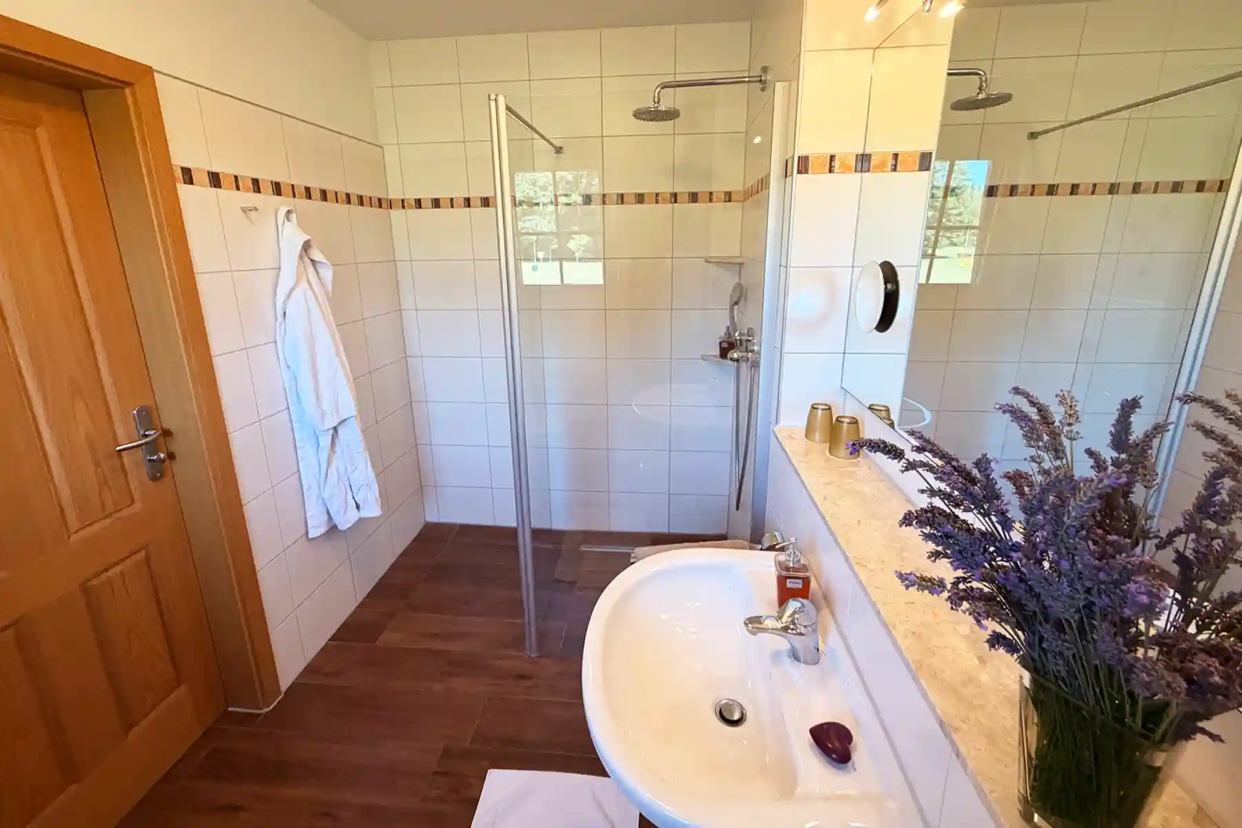 Seehotel Burg, Premiumzimmer Zirbel-Landhaus, Bild 07